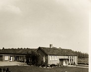 1960 Huishoudschool tegenover ons