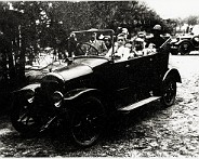 Familieauto 1928  De auto van Opa, Kenteken N-16266  op naam van: H.B. Löring Kruisstraat M55 te Mierlo