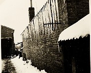 1955 Winter in Mierlo Hout IiIjspegels aan de schoenmakerswerkplaats 2