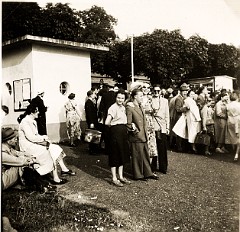 1953 vakantie Linz in afwachting van de boot