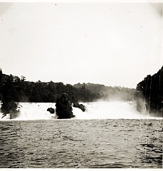 Vooraanzicht waterval Schaffhausen